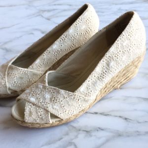 Peep toe cream lace espadrille low wedges Size 7.5
